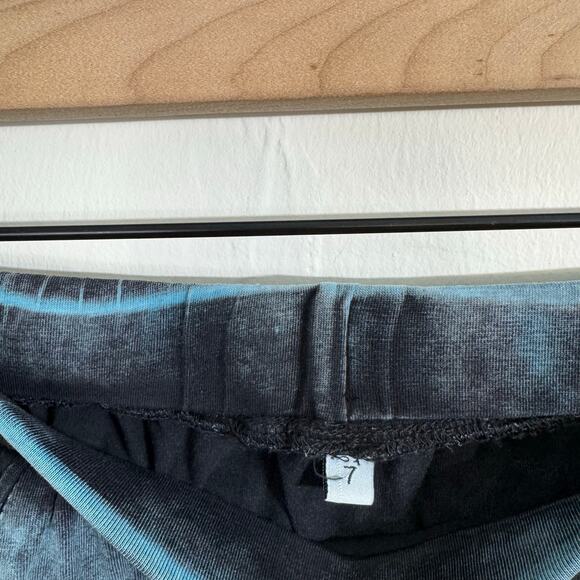 Posh Kiddos Blue Acid Wash Biker Pants Size 7 - Picture 3 of 6